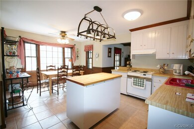 AMPLE CABINET STORAGE WITH LARGE NOOK