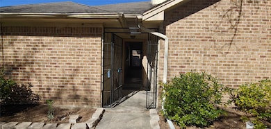 10822 Lynbrook Dr unit a, Houston, TX 77042 - photo 2
