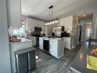 26991 Glenside Ln, Olmsted Falls, OH 44138 - photo 2