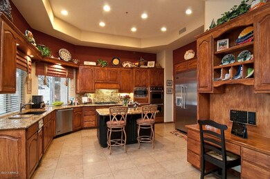 LARGE KITCHEN W/ NEWER VIKING APPLIANCES