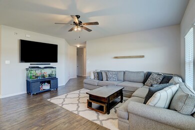 2184 Colonial St, Alvin, TX 77511 - photo 3