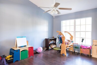 7291CarillonAve-0004