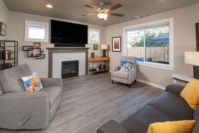 2018 SW 39th St, Redmond, OR 97756 - photo 5