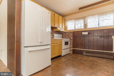 12 Honeysuckle Ln, Levittown, PA 19055 - photo 4