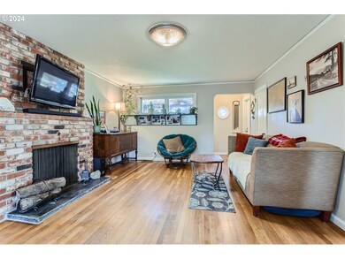 Living Room/Entrance