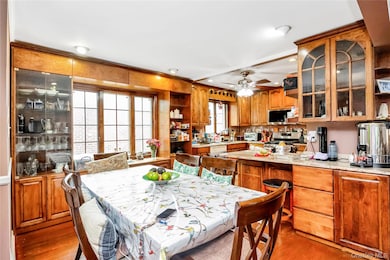 6532 170th St, Fresh Meadows, NY 11365 - photo 7