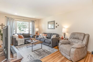 137 Highland Dr, Cedar Falls, IA 50613 - photo 2