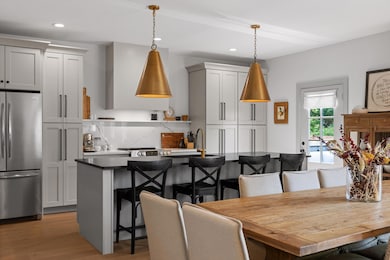 Kitchen & Dinning