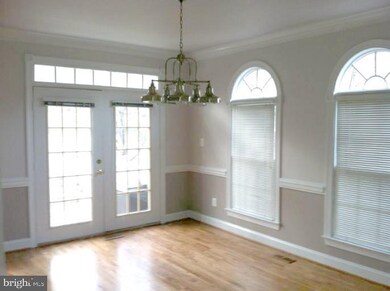 3906 Barcroft Mews Ct, Falls Church, VA 22041 - photo 3