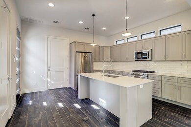 301 Neyland St unit B, Houston, TX 77022 - photo 6