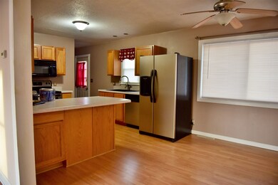 608 Maxine Dr, Ossian, IN 46777 - photo 4