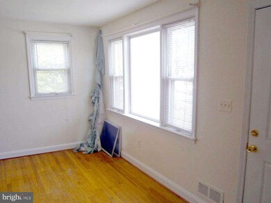 938 Palladi Dr, Halethorpe, MD 21227 - photo 2