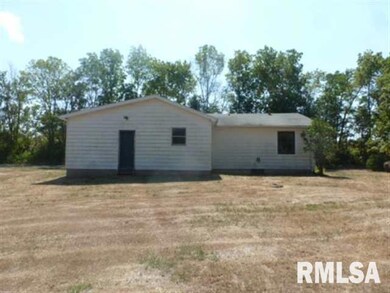 635 S Elm St, Lincoln, IL 62656 - photo 3