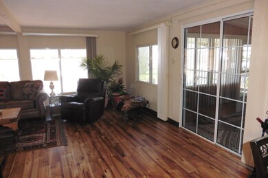 Light & bright liv rm w/entrance to AZrm