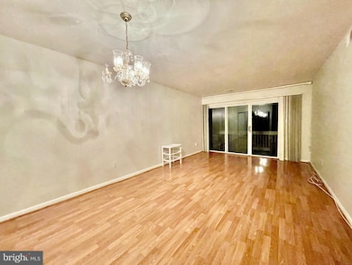 5806 Royal Ridge Dr unit R, Springfield, VA 22152 - photo 2