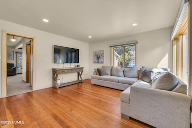 5-web-or-mls-590-s-center-st