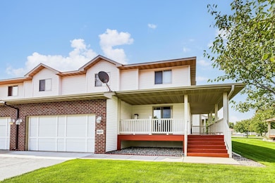 8657 Tessman Cir N, Brooklyn Park, MN 55445 - photo 2