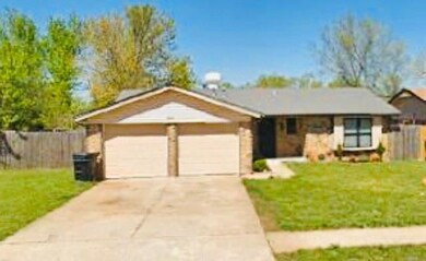 1613 NE 6th St, Moore, OK 73160 - photo 2