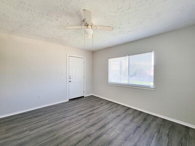 711 Avenue A unit 3, La Marque, TX 77568 - photo 6