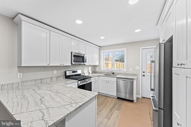 321 S Union St, Kennett Square, PA 19348 - photo 2