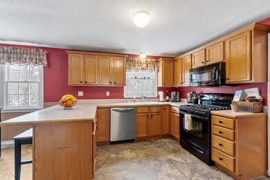 110 Betty Ann Ln, Dracut, MA 01826 - photo 6