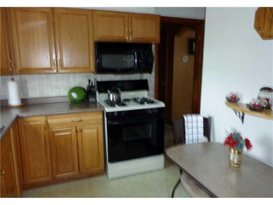 Kitchen. Lovely Newer Kitchen with Oak cabinetry ,