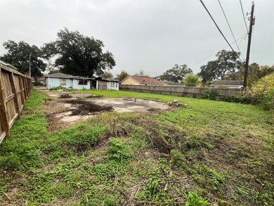 6713 Mariosa St, Houston, TX 77028 - photo 4