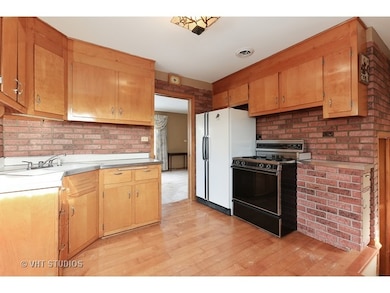 9833 Sunnyside Ave, Schiller Park, IL 60176 - photo 3