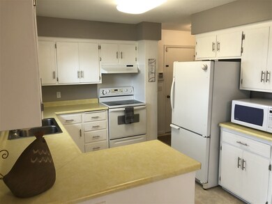 365 Sterling Dr, Oregon, WI 53575 - photo 4