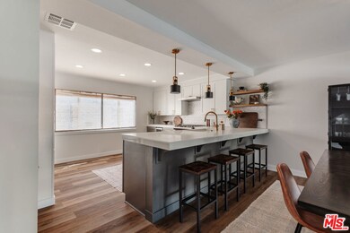 18348 Collins St unit C, Tarzana, CA 91356 - photo 5