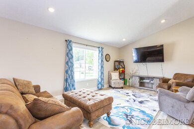 832 Meadow Dr_20