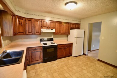 54 Rip van Ln, Saratoga Springs, NY 12866 - photo 4