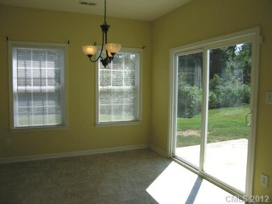 Breakfast - Breakfast Nook with sliders to rear pa