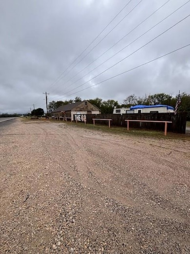 1720 E Columbia St, Okemah, OK 74859 - photo 4