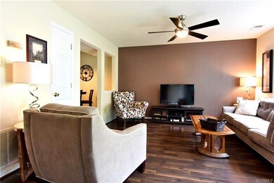 Fantastic floor plan, lots of fresh paint, laminat