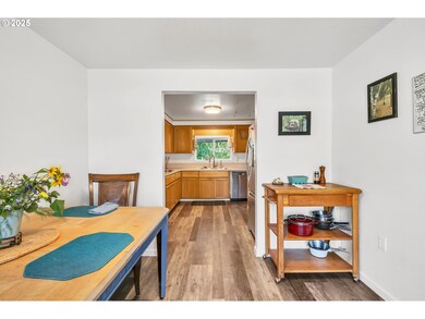 47576 Riverview St, Oakridge, OR 97463 - photo 6