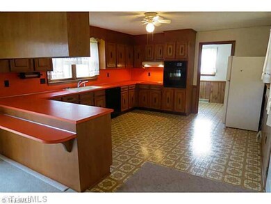 140 Mason Ln, Statesville, NC 28625 - photo 2