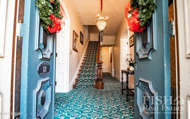 Grande Entranceway
