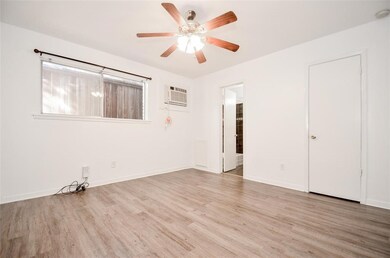 911 Byrne St unit 3, Houston, TX 77009 - photo 3