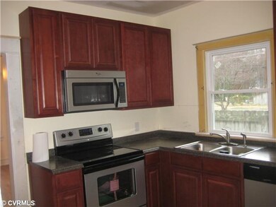 Kitchen - Stainless Appliances!