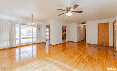1522 Broadway St, Lincoln, IL 62656 - photo 5