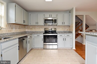13815 Fount Beattie Ct, Centreville, VA 20121 - photo 4