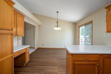 6140 Jebens Ave, Davenport, IA 52806 - photo 6