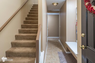 1170 E Hidden Ranch Loop-large-004-13-Fr