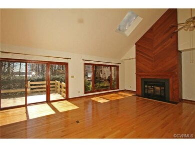 Great Room with Vaulted Ceiling....... Lake View
