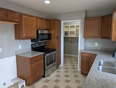 16904 Meadow Lake Cir unit R, Newalla, OK 74857 - photo 7