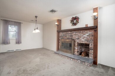 572 Russells Mills Rd, South Dartmouth, MA 02748 - photo 4