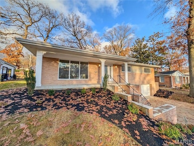 7639 Capilia Dr, Saint Louis, MO 63123 - photo 3