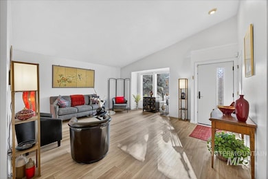 5672 W Drawbridge Dr, Boise, ID 83703 - photo 6