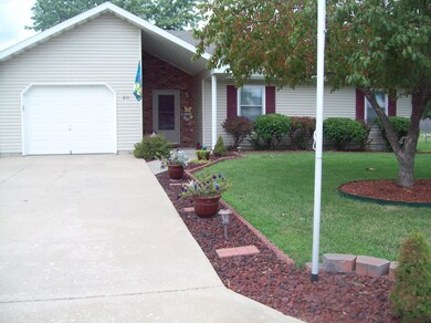 821 W Pearl St, Bolivar, MO 65613 - photo 2